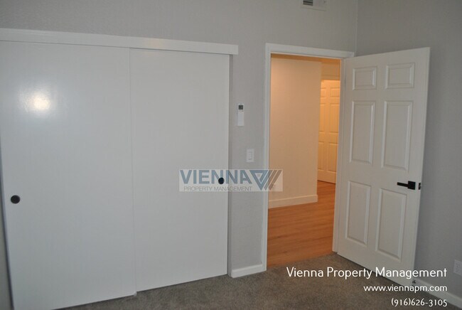 Building Photo - 102 Beachcomber Dr E