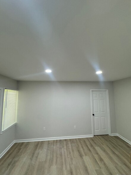 Building Photo - 209 Forest Ln
