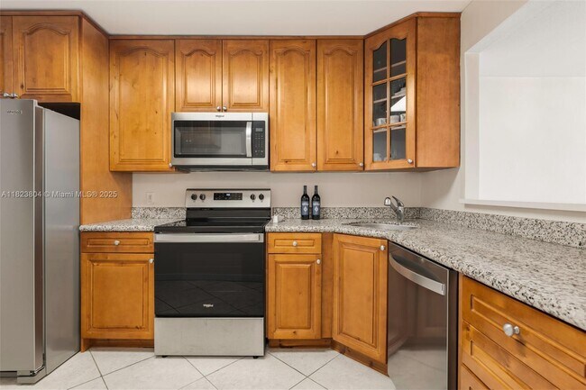 Building Photo - 3375 N Country Club Dr