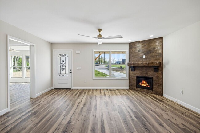 Building Photo - 211 Majestic Dr