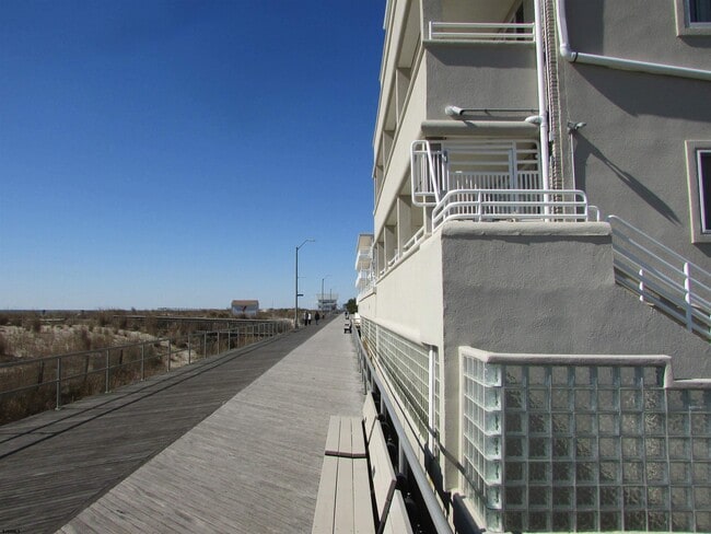 Building Photo - 5300 Boardwalk