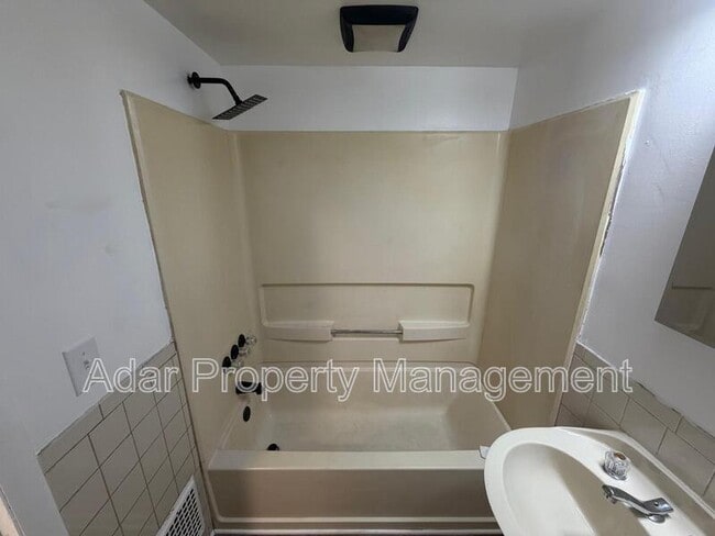 Building Photo - 610 Dryden Dr