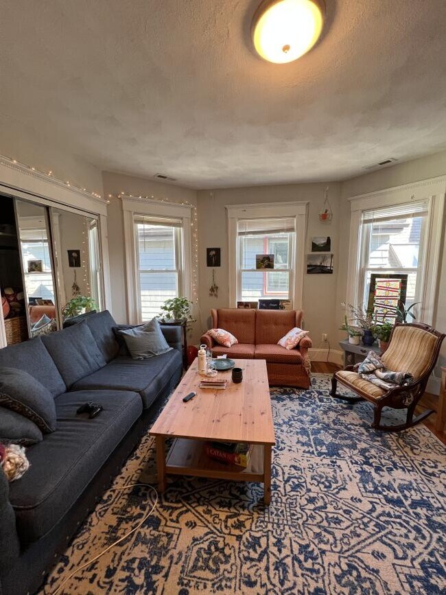 Building Photo - 4.0 bedroom in Somerville Massachusetts 02144