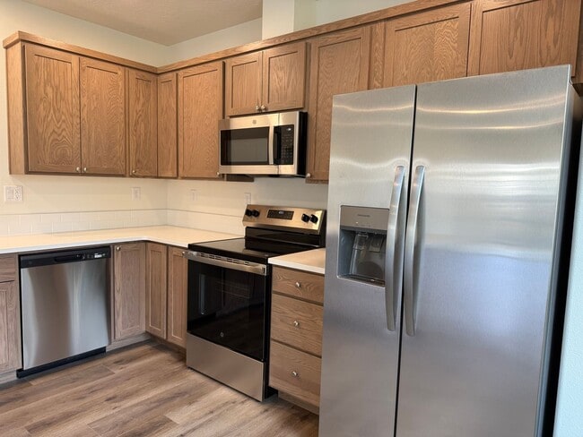 Building Photo - Brand New Stunning 3 Bed/2.5 Bath Townhous...