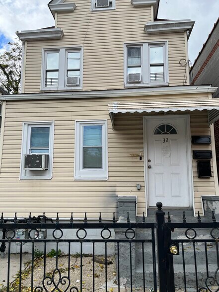 Building Photo - 32 N Bond St