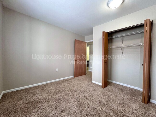 Building Photo - 587 W Randall St