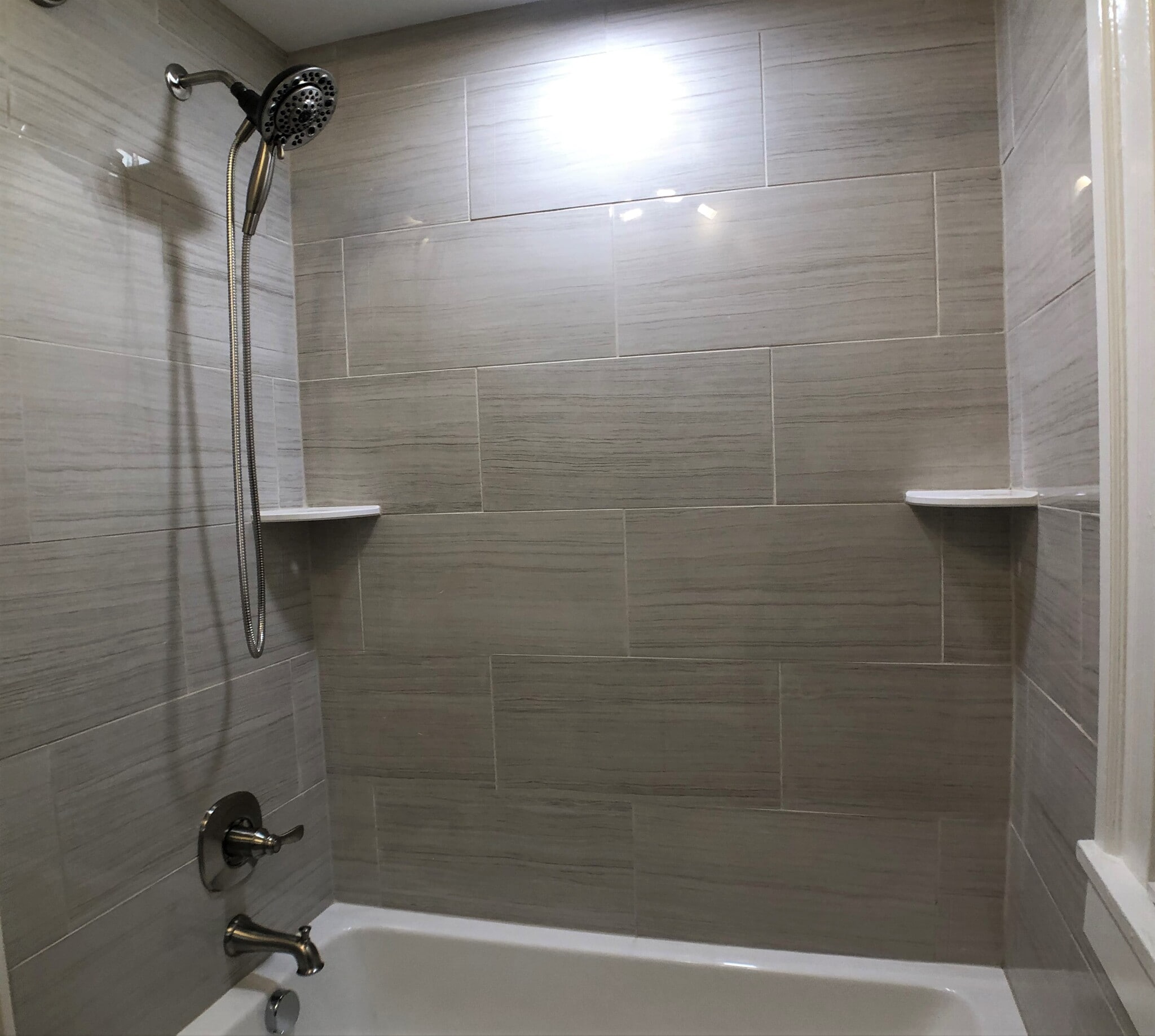 Bathtub/Shower - 5346 Hillcrest St