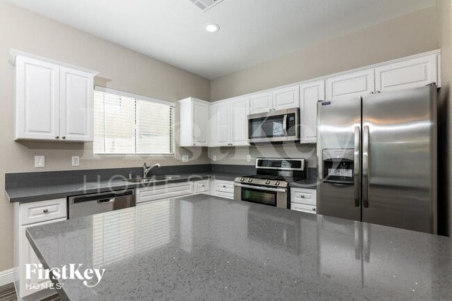 Building Photo - 934 E Shady Charmer Ave