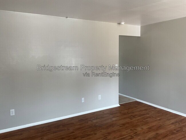 Building Photo - 4953 Leeper St