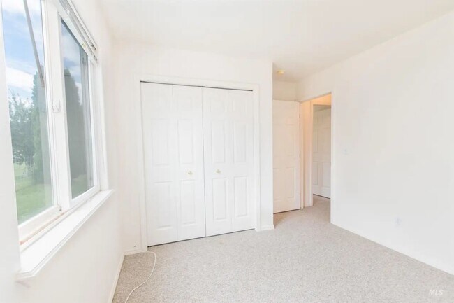 Building Photo - Stony Meadow Drive