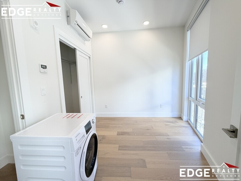 Building Photo - 38 Hichborn St