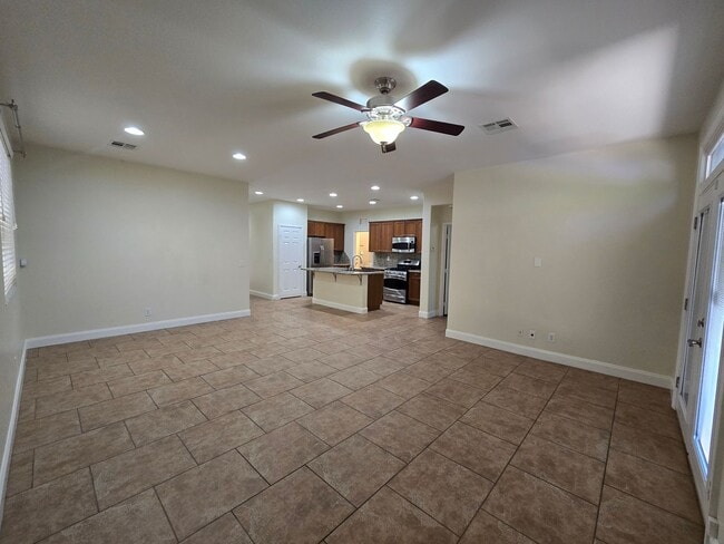 Building Photo - A Beautiful Single Story Townhouse! 3 Bed,...