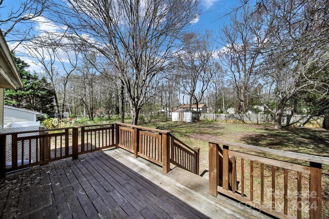 Building Photo - 6230 Holly Knoll Dr