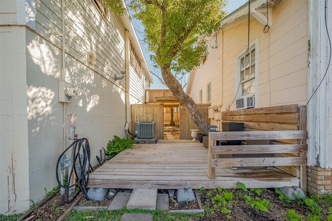 Building Photo - 4226 Avenue T
