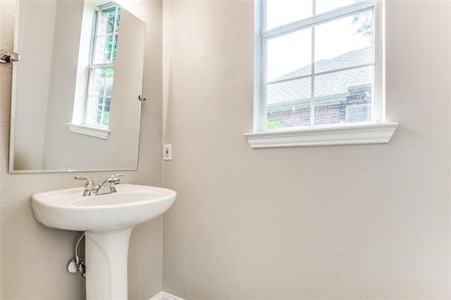 Building Photo - 15704 Grove Crest Dr