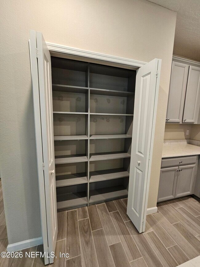 Building Photo - 10330 Alder Creek Ln