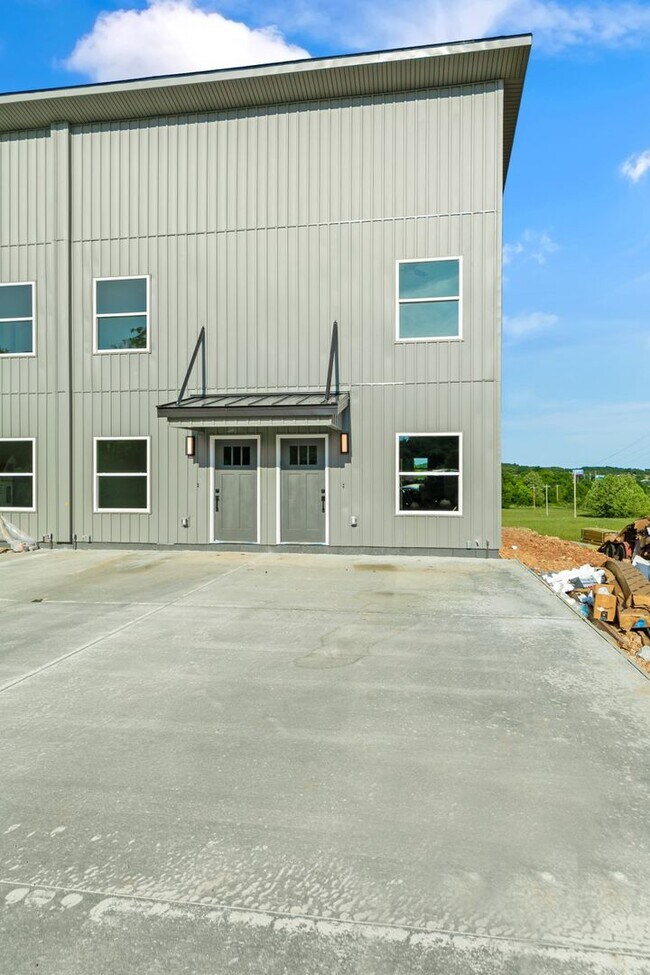 Building Photo - Brand New Townhomes 15 Minutes from Bentonville!