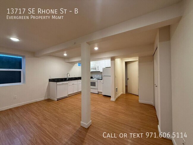 Building Photo - 13717 SE Rhone St