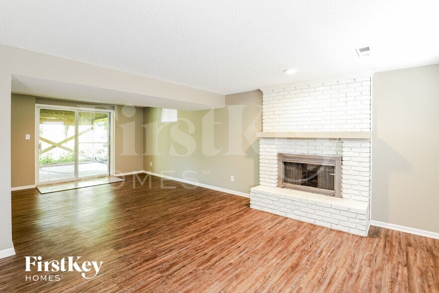Building Photo - 5906 NW Harris Dr