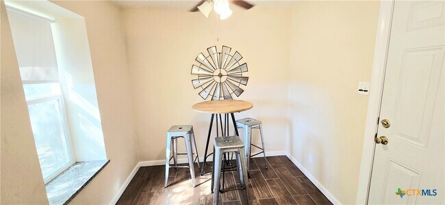 Building Photo - 2700 John Rd