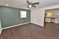 Building Photo - 812 Lincoln Dr