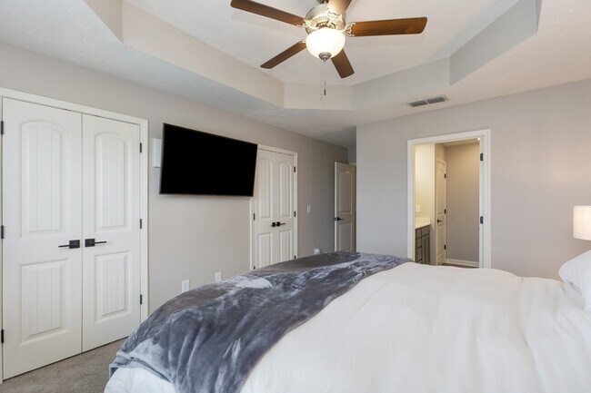 Building Photo - 774 Bradburn Village Way