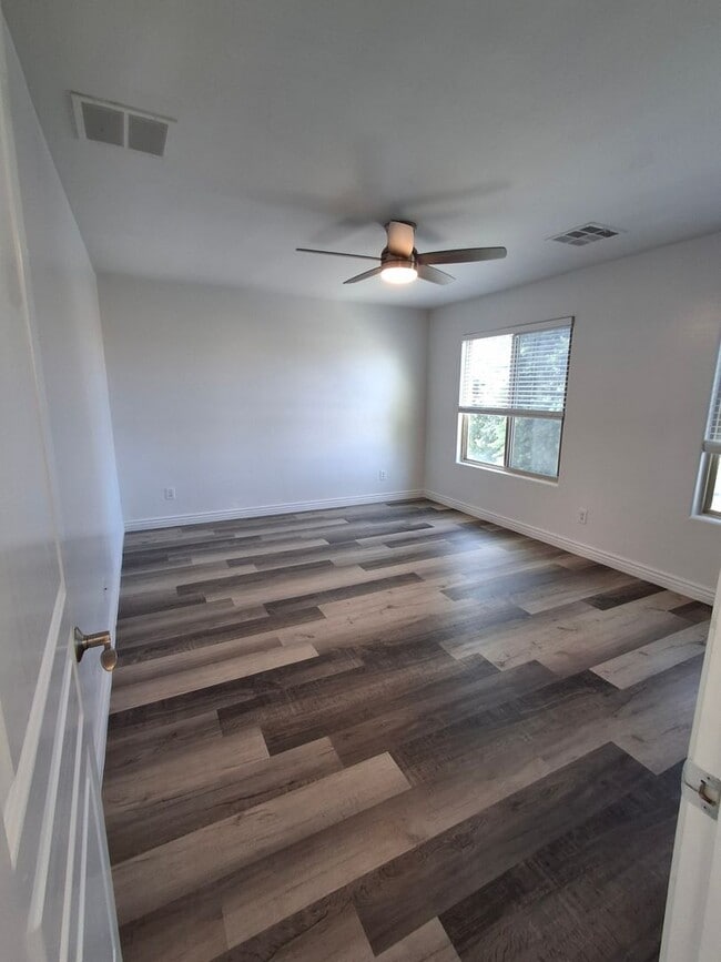 Building Photo - 1280 E Saddle Way