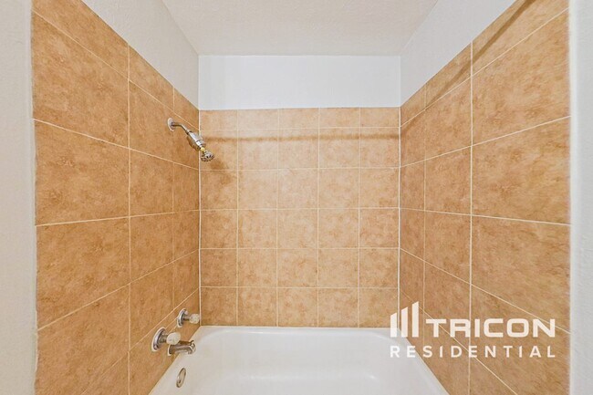 Building Photo - 3816 Aspenwood Dr