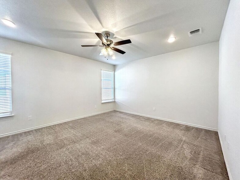 Building Photo - 866 Freedom Cir