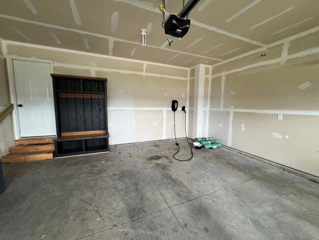 Building Photo - Dream House!! 4 Bedroom 3 Bath House in Davenport is a MUST SEE!!