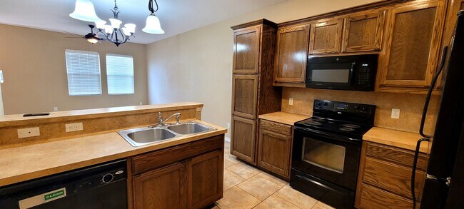 Building Photo - 7252 Mansions Dr