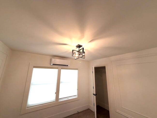 Building Photo - Tastefully remodeled Midtown Sacramento Apartment with Private Backyard Patio!