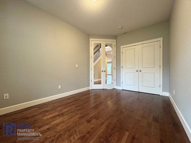 Building Photo - 650 NW Willow Glen Pl