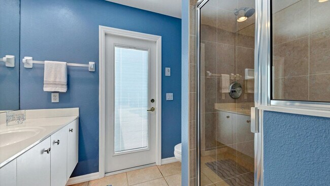 Building Photo - 974 Rotonda Cir