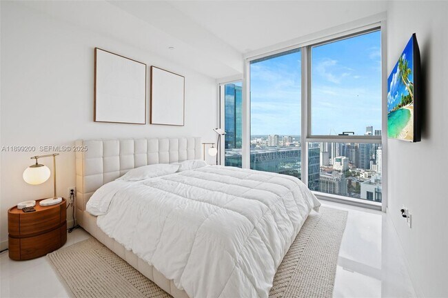 Building Photo - 300 Biscayne Blvd Way