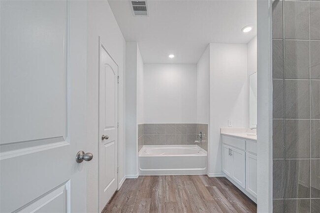 Building Photo - 27306 Sunterra Village Dr