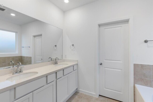 Building Photo - 1203 Buffalo Run
