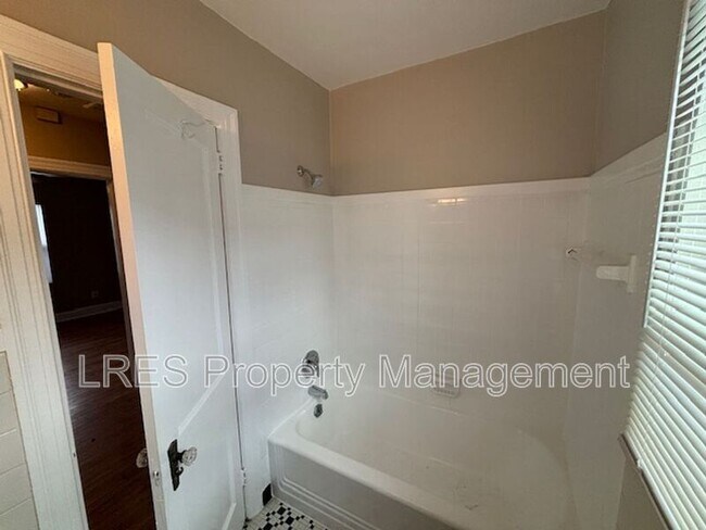 Building Photo - 1523 E Concord St