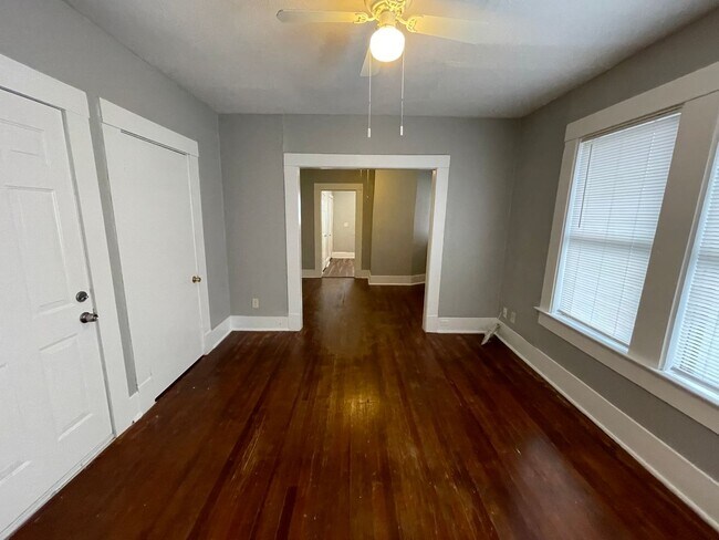 Building Photo - 215 Paschal St