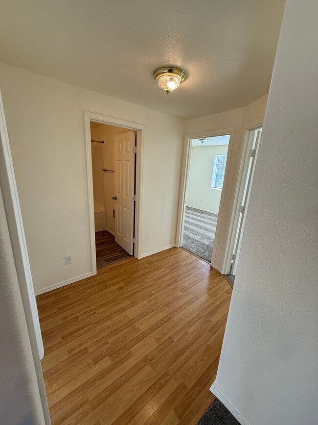 Building Photo - Charming 3 Bedroom 2 Bathroom Home in Quiet Neighborhood!