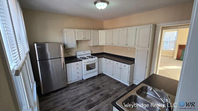 Building Photo - 3923 Spencer Ave