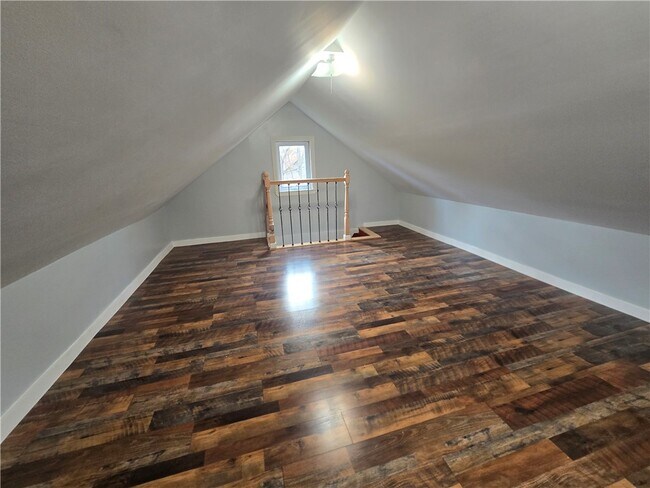 Building Photo - 41 Maple St