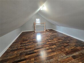 Building Photo - 41 Maple St