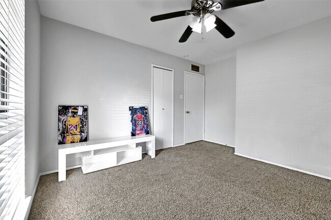 Building Photo - 4350 Kacee Dr