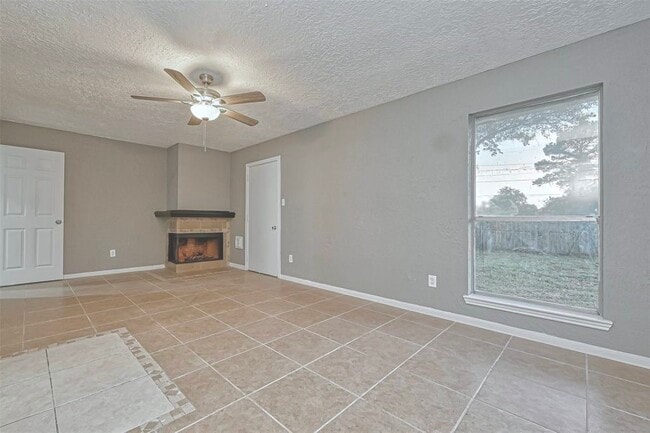 Building Photo - 9831 Orangevale Dr