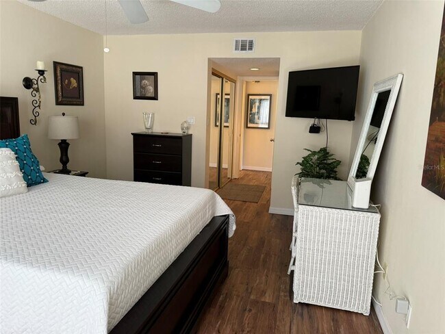 Building Photo - 25188 Marion Ave