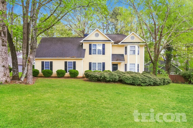 Building Photo - 5 Meadow Green