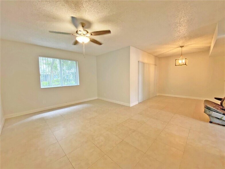 Building Photo - 780 NW 91st Ter