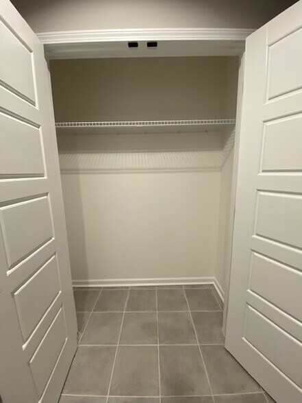 Building Photo - 225 Newtown Rd