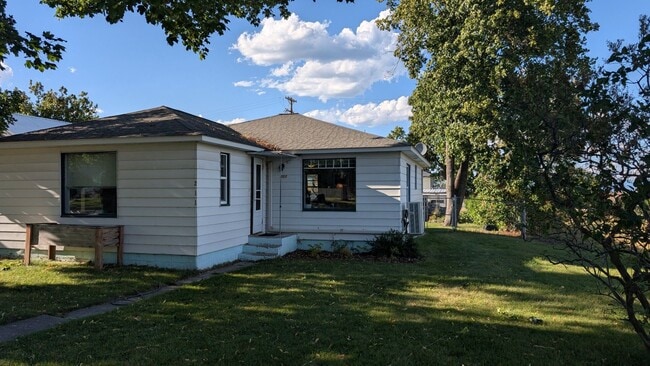 Primary Photo - Our Western-Coastal Shabby Chic house Avai...